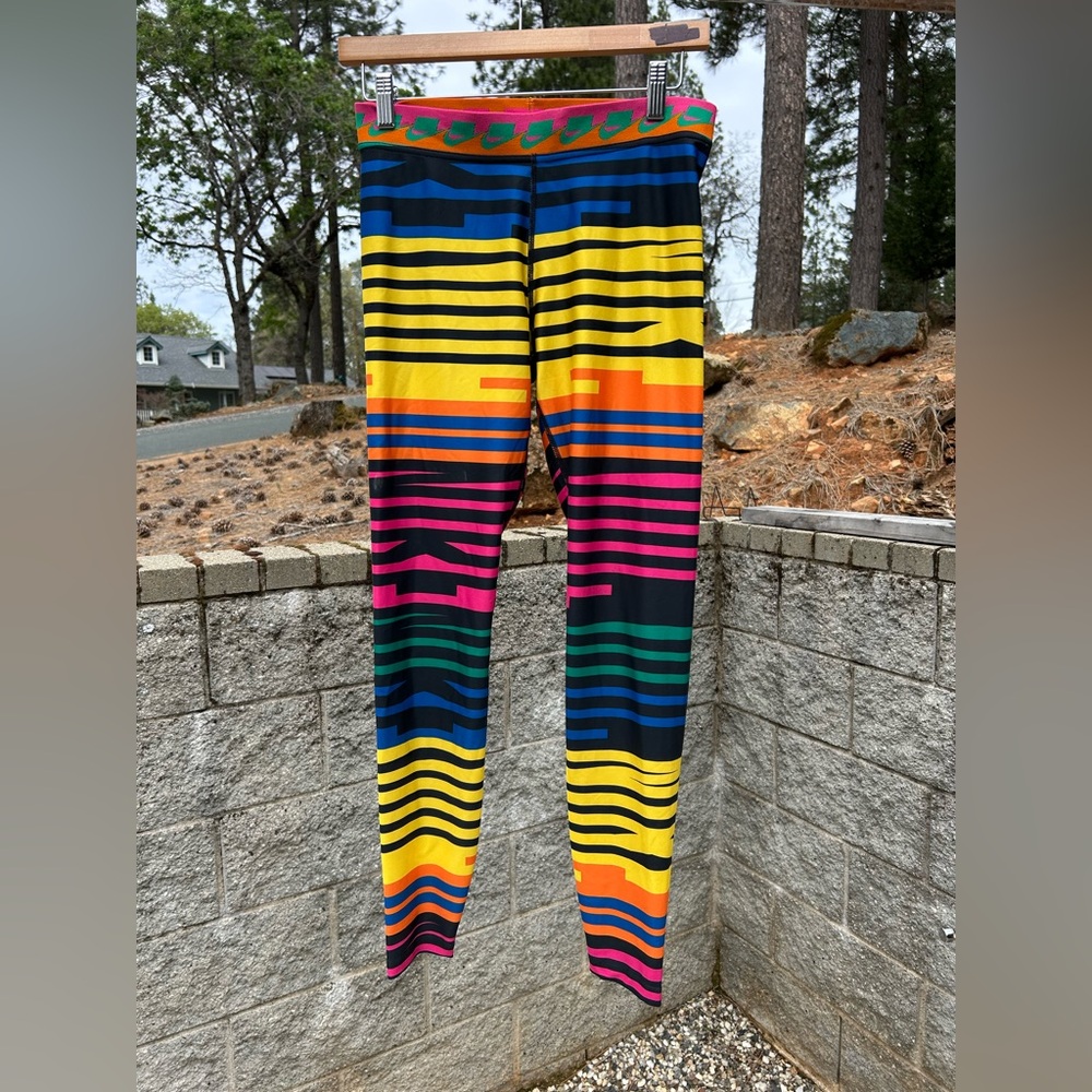 NWT Nike Sportswear Tight Fit Leggings Womens Small All Over Rainbow Print